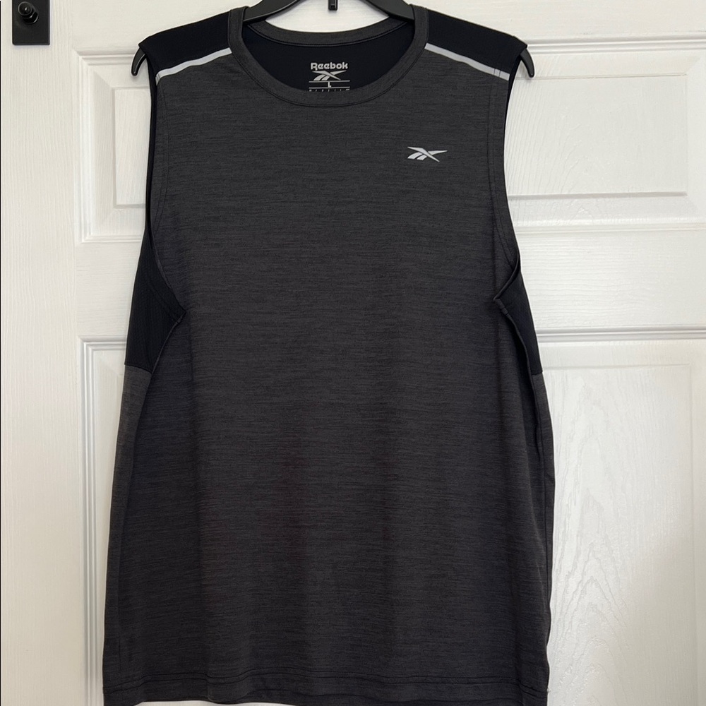 Men’s Reebok sleeveless performance tank size Large dark grey and black